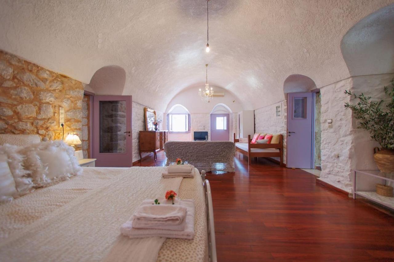 Iliana'S House - Spacious Cave House In The Center Of Areopolis Exterior photo