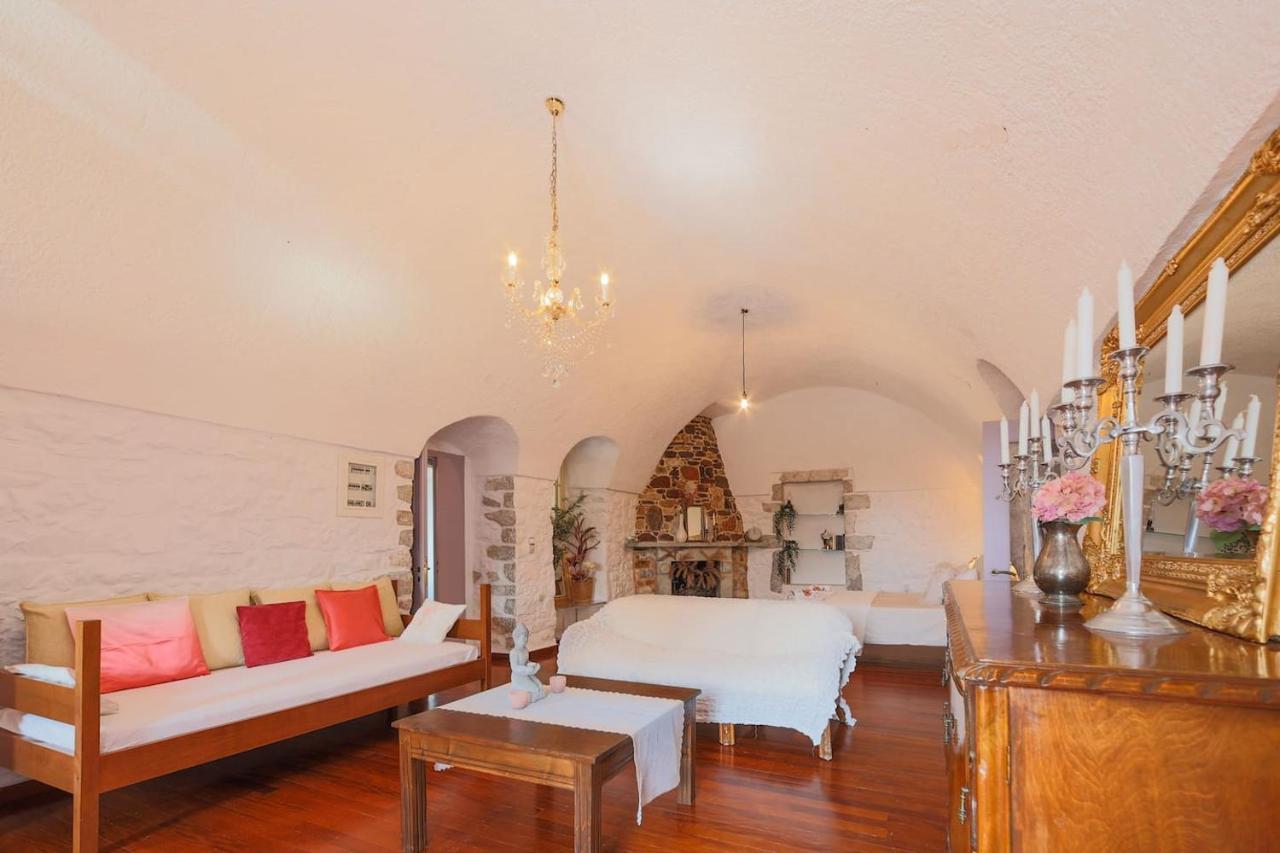 Iliana'S House - Spacious Cave House In The Center Of Areopolis Exterior photo