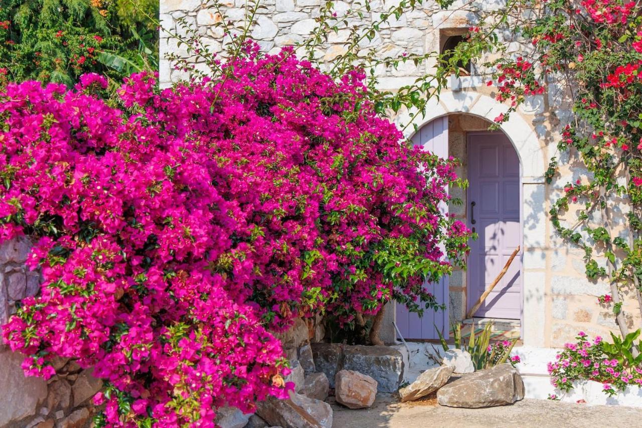 Iliana'S House - Spacious Cave House In The Center Of Areopolis Exterior photo